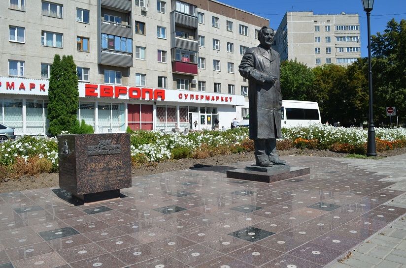 Памятник Т.П. Николаеву