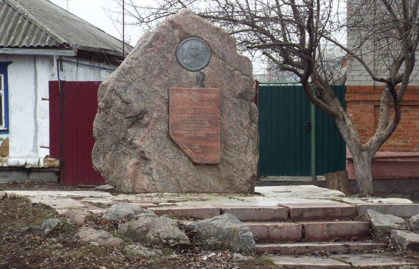 Памятный знак на месте встречи Петра I и Ивана Мазепы