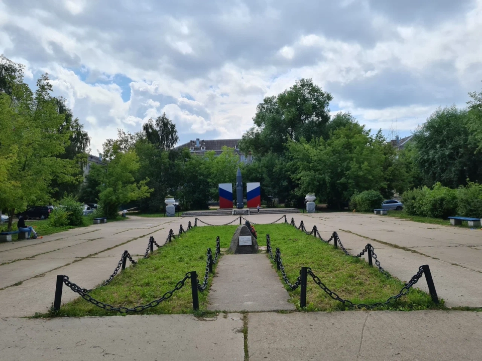 Памятник воинам-ракетчикам