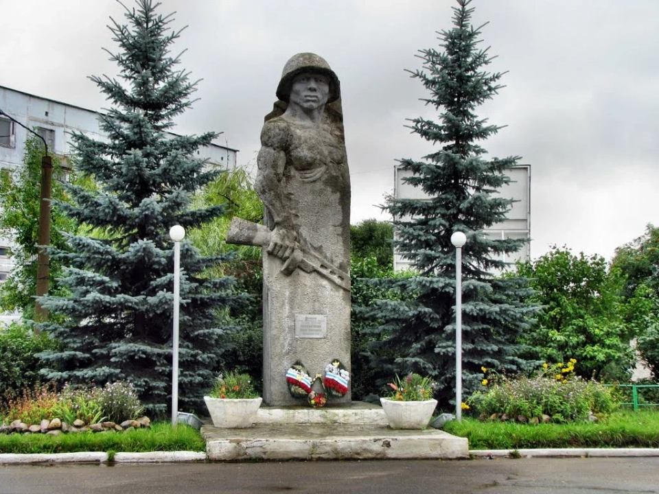 Памятник И.И. Новоженову