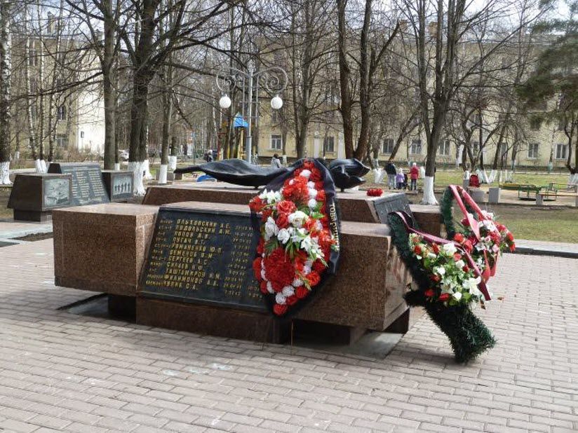 Памятник «Черный тюльпан»