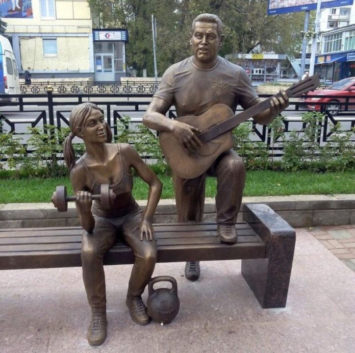 Памятник Любэ