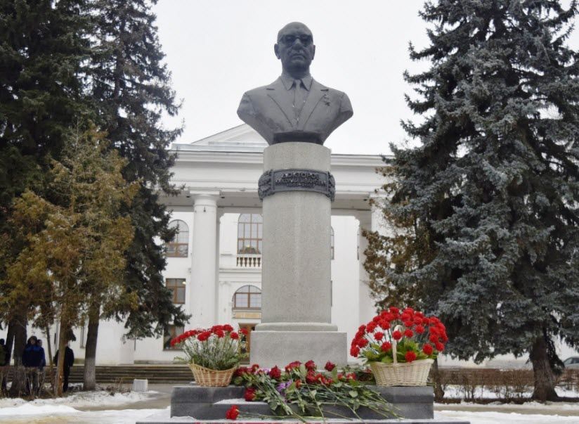Памятник Николаю Докторову