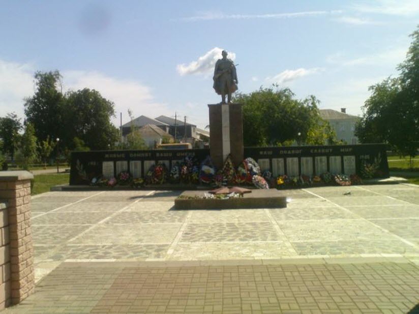 Братская могила воинов, павших в 1942 году