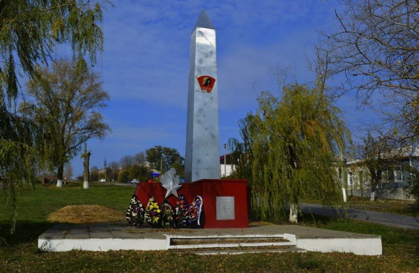 Памятник комсомольцам и пионерам, погибшим в годы ВОВ