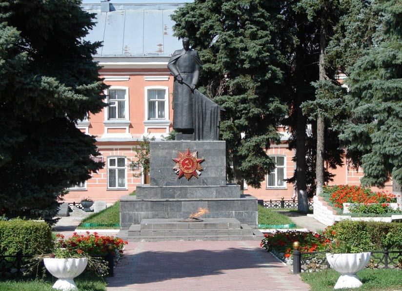 Площадь Революции. Мемориальный комплекс