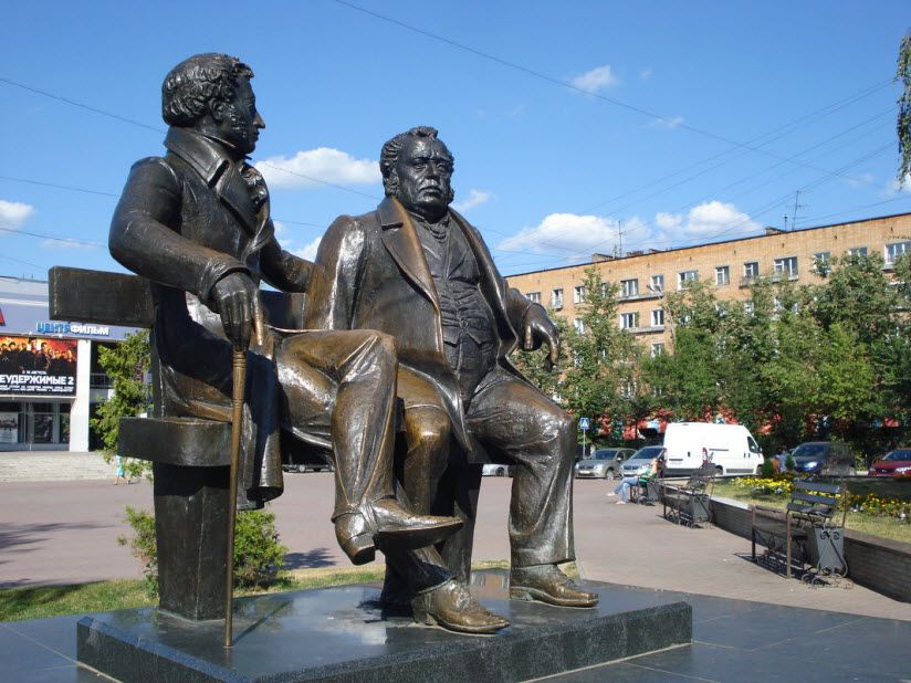Памятник А.С. Пушкину и И.А. Крылову