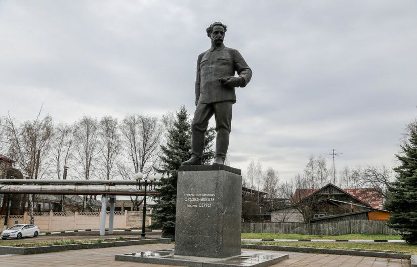 Памятник С. Орджоникидзе