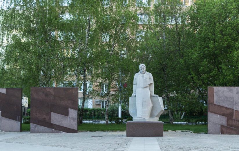 Памятник Рабочему-строителю
