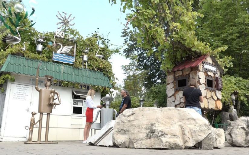 Скульптурная группа у мастерской А. Фатеева
