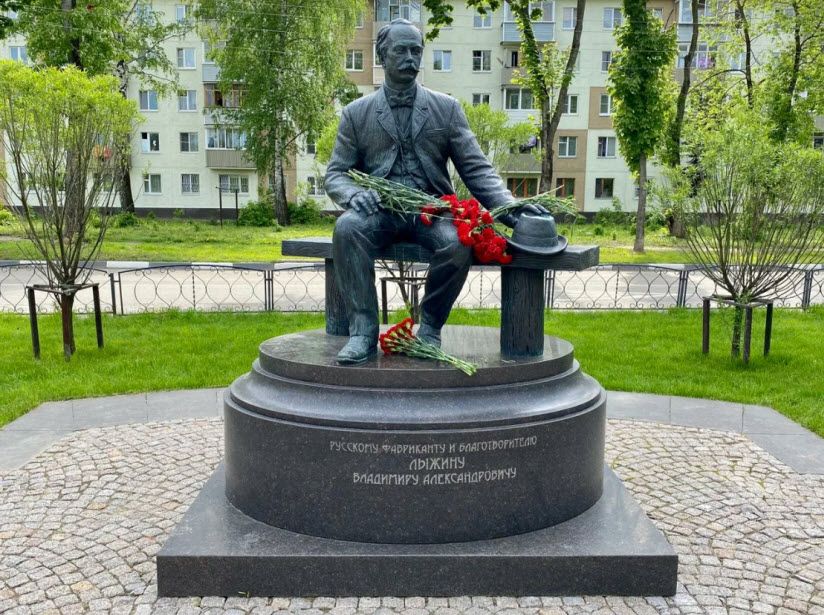 Памятник В.А. Лыжину