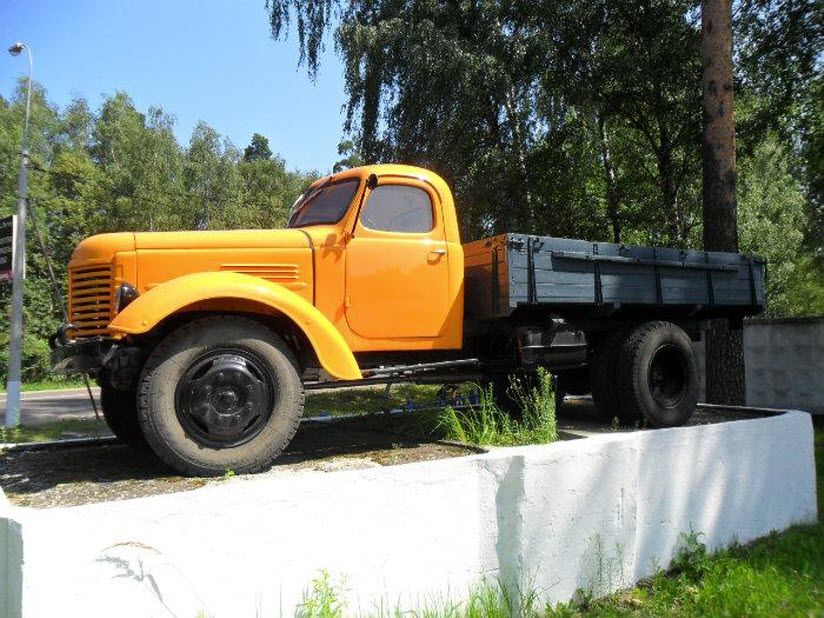 Памятник автомобилю ЗиС-150