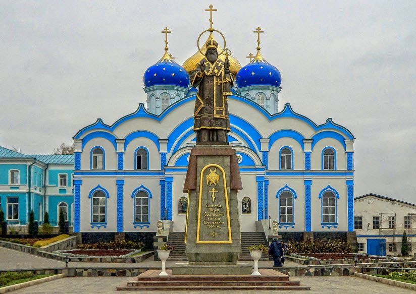 Памятник свт. Тихону Задонскому