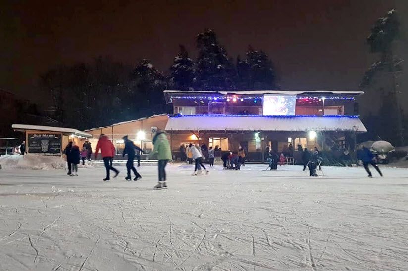 Зимний каток у театра «Стрела»