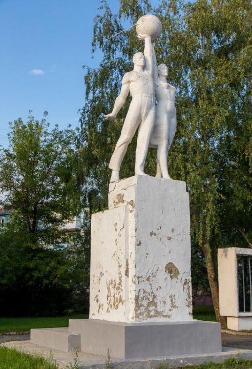 Покорителям космоса