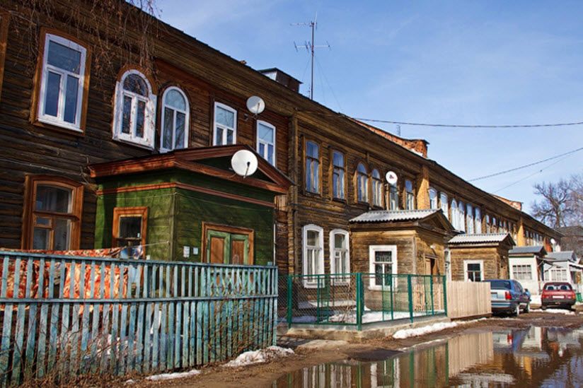 Многоподъездный деревянный дом