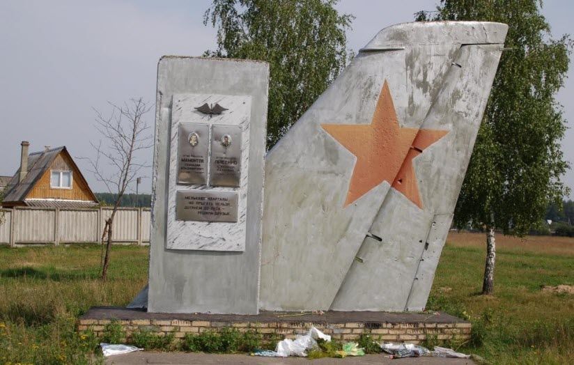 Памятник летчикам-испытателям «Крыло»