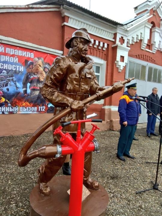 Памятник пожарным
