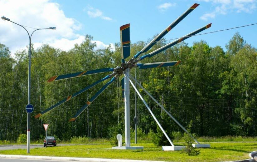 Памятник вертолётным лопастям