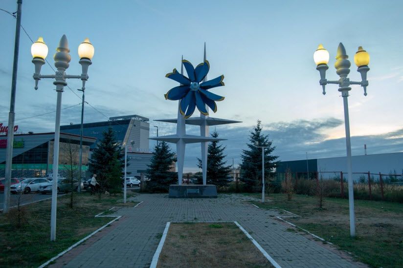 Памятник создателям воздушных винтов