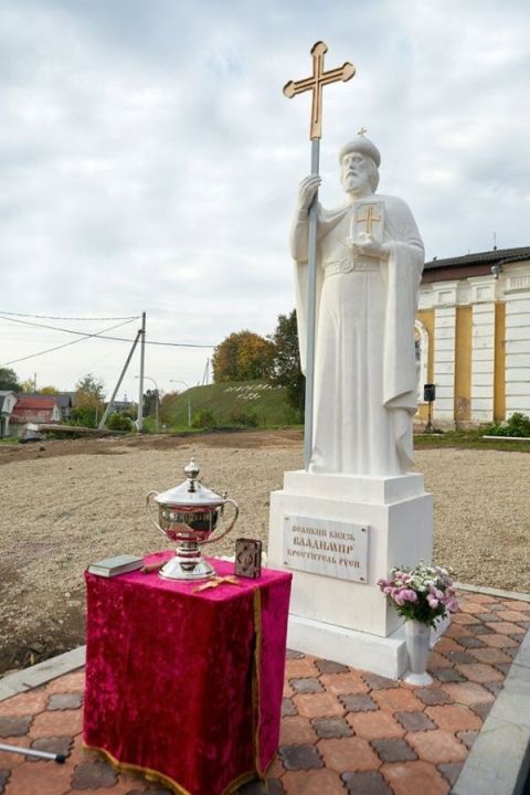 Памятник князю Владимиру Крестителю