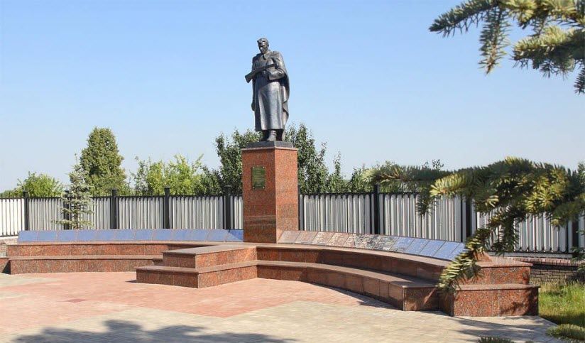 Братская могила Героев