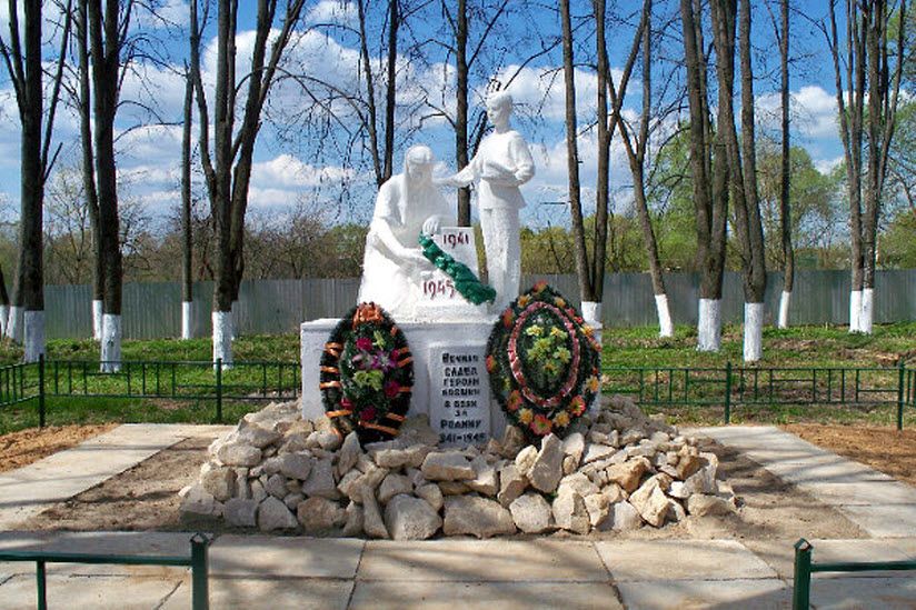 Памятник на братской могиле на территории бывшего льнозавода