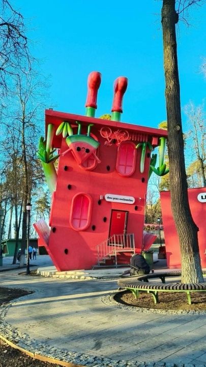Перевернутый дом