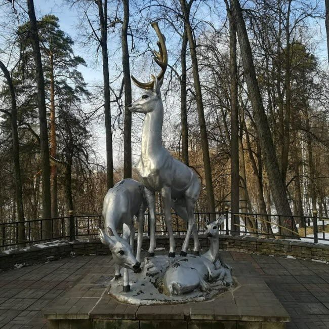 Скульптурная группа «Олени»