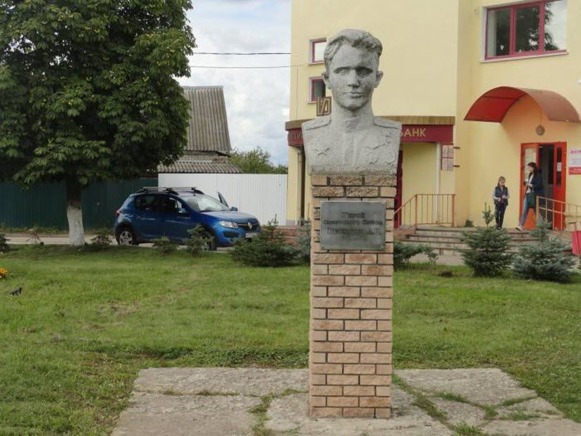 Памятник А. В. Беседину