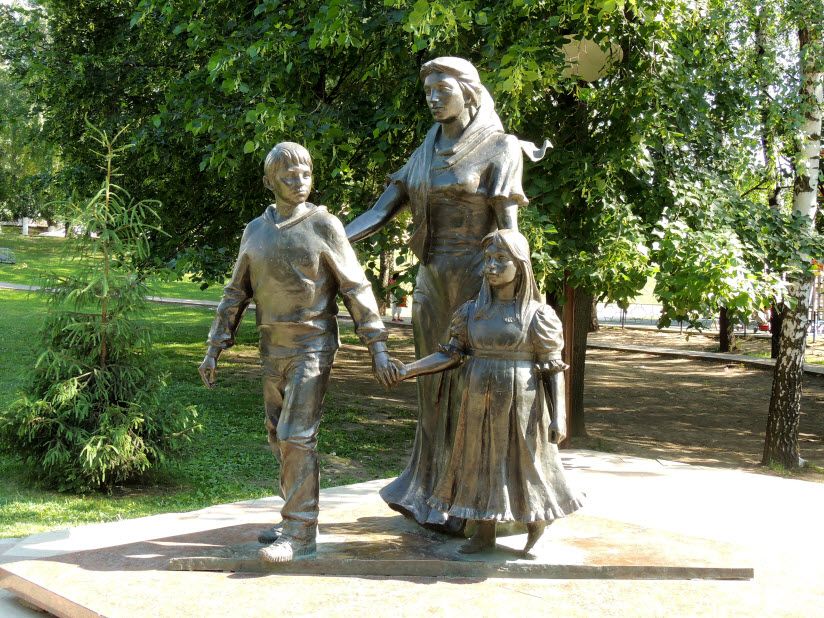Памятник Нашим матерям