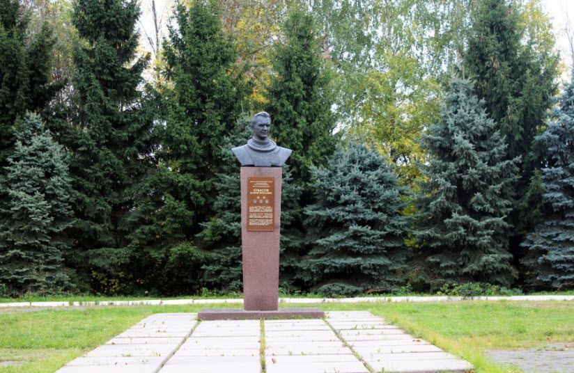 Памятник В.Н. Кубасову