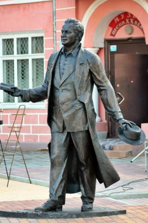 Памятник Алексею Фатьянову