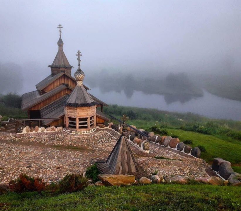 Источник у храма Покрова Богоматери на Высоком