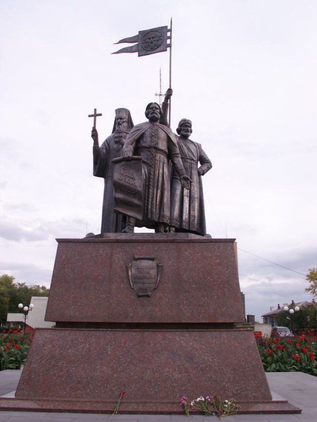 Памятник основателям города