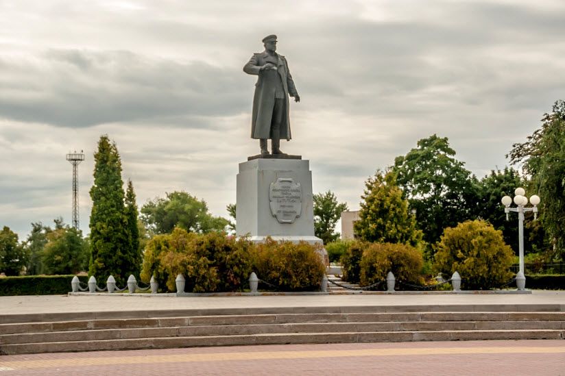 Памятник Ватутину