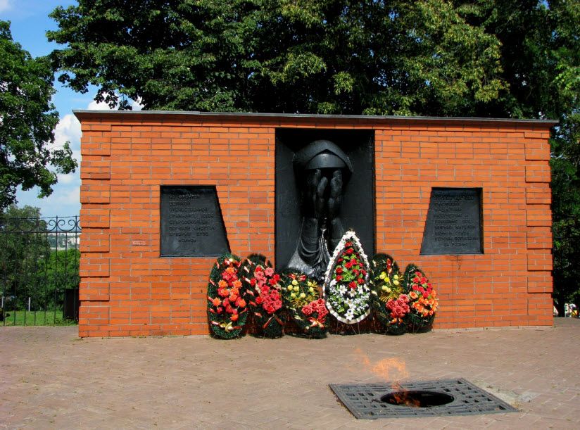 Памятник «Скорбящая мать»