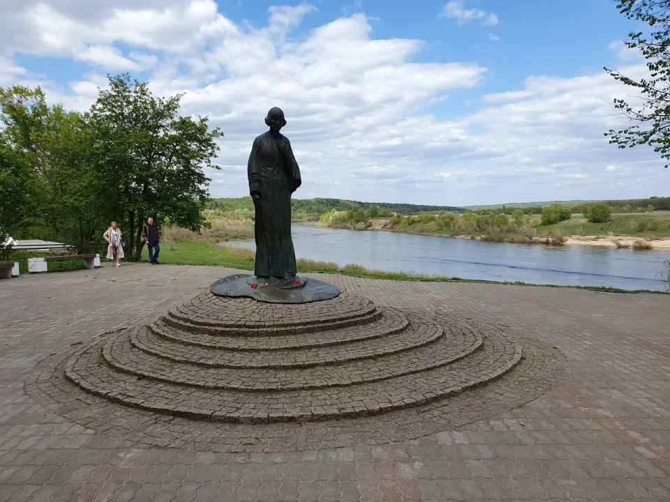 Памятник Марине Цветаевой