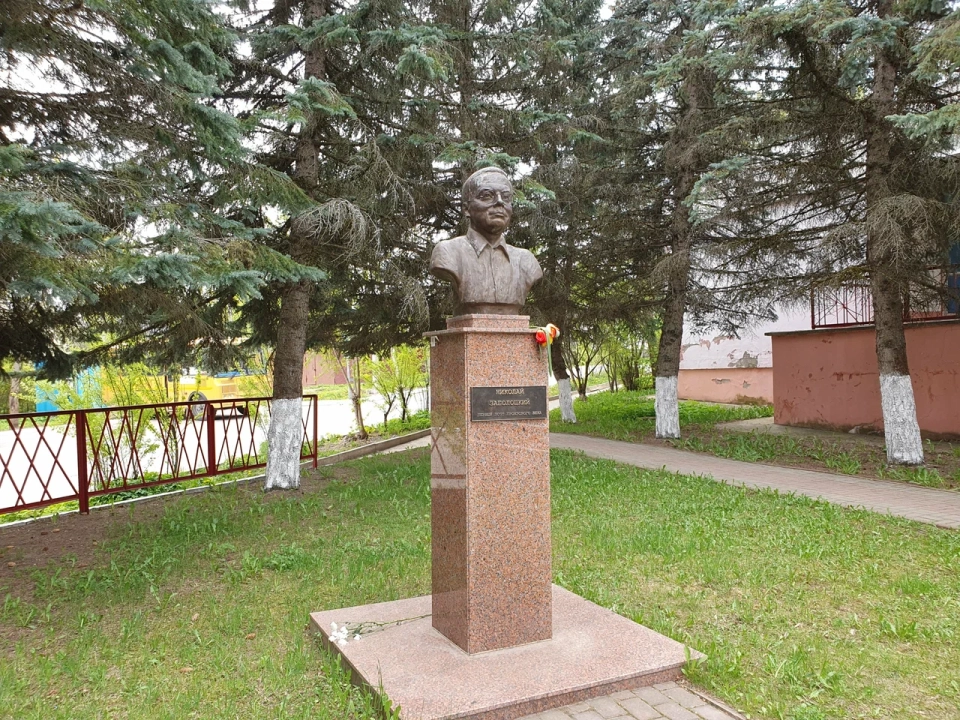 Памятник Н. Заболоцкому