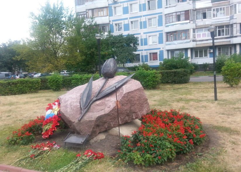 Памятник «Черный тюльпан»