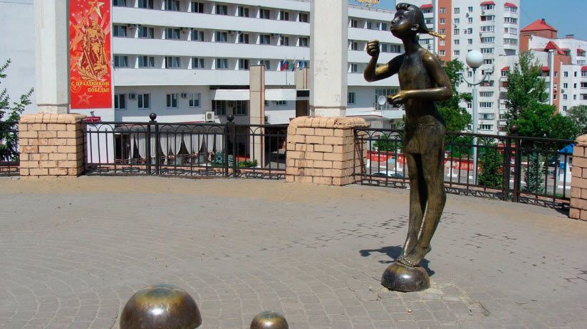 Скульптура Девочка и мыльные пузыри
