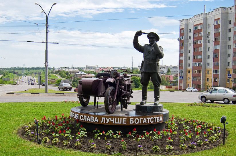 Памятник честному гаишнику
