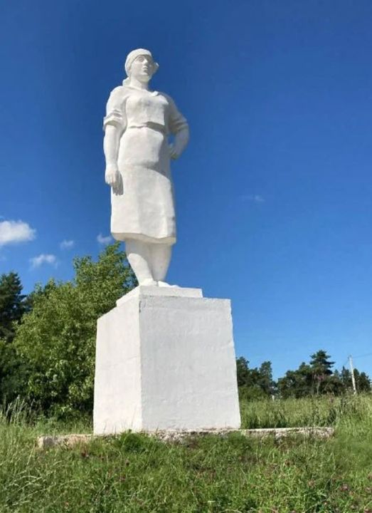 Скульптура «Колхозница»