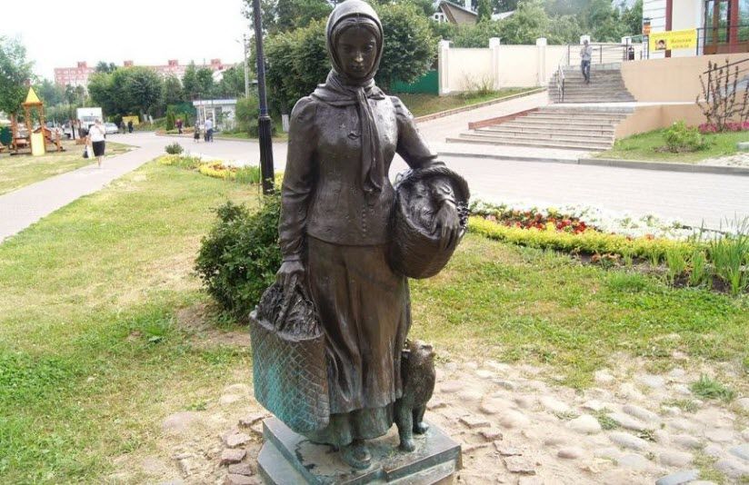 бронзовые скульптуры на Кропоткинской улице