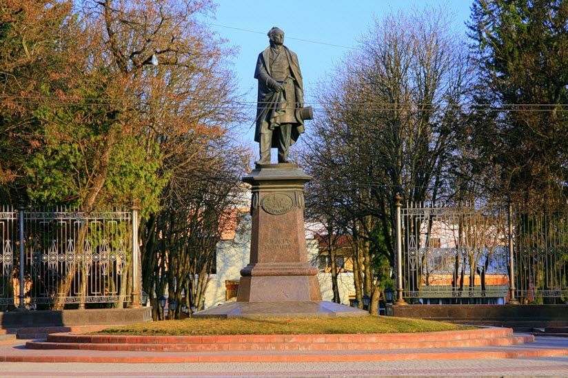 Памятник Ф.И. Тютчеву