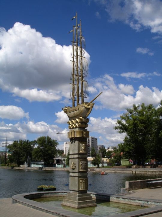 Памятник 300-летия города