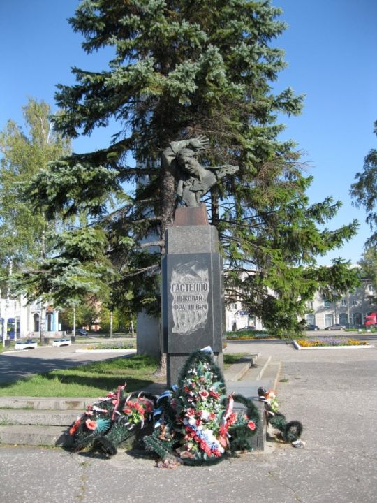 Памятник в честь подвига Н.Ф. Гастелло