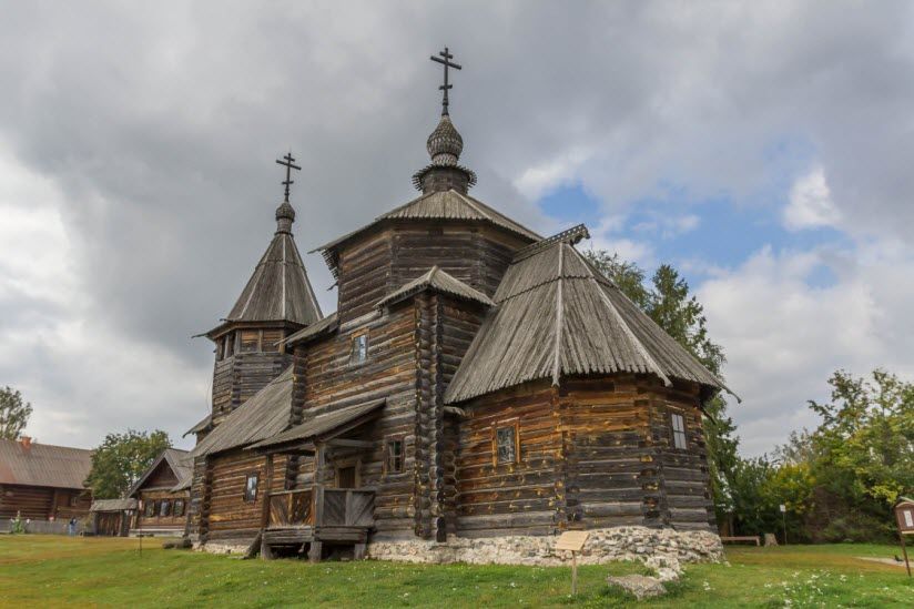 Церковь Воскресения Христова из села Патакино