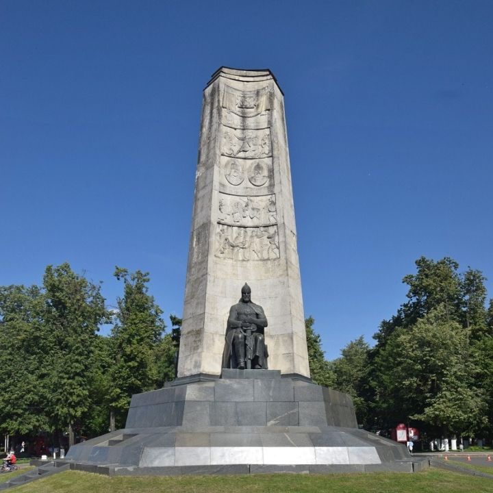 Монумент 850-летие Владимира