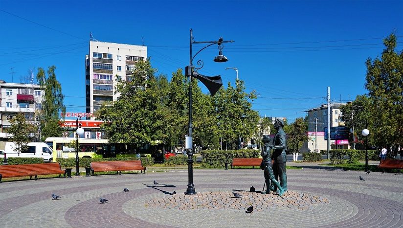 Памятник Юрию Левитану